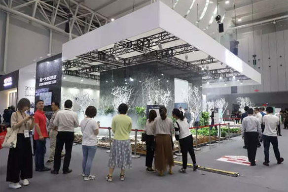  簡一“黑科技”新品閃耀全場