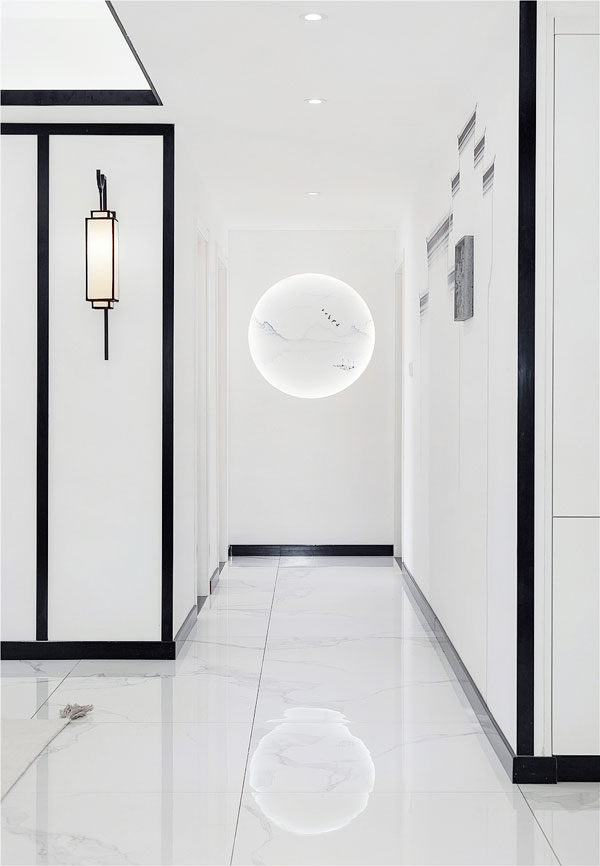 玄關處的留白，水墨畫的工筆疏勒，清雅秀麗